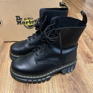 DR MARTENS Audrick 8-Eye black leather platform lace up boots booties shoes 9